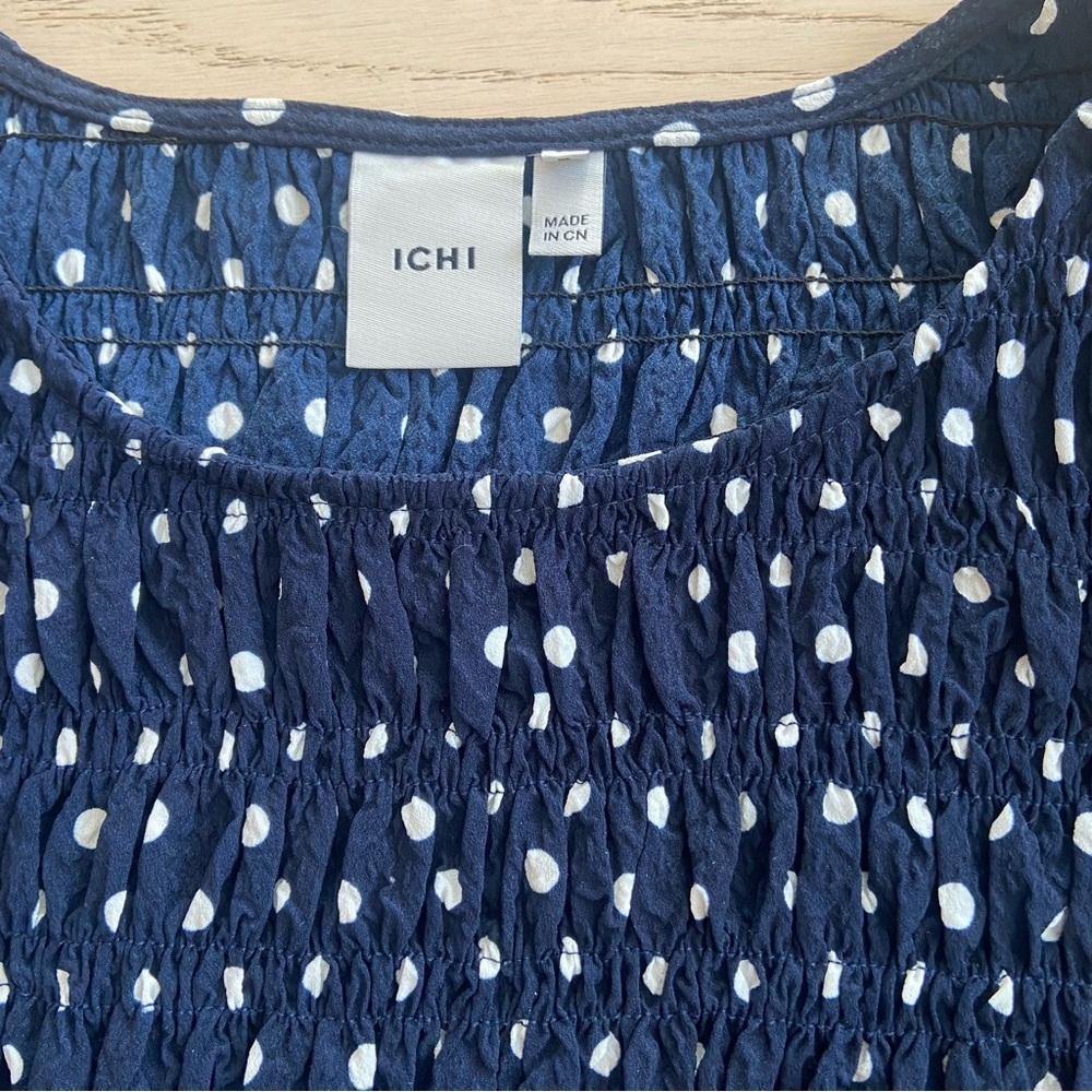 ICHI Danish Polka Dot Blouse Navy White Ruched Puff Sleeve Size 4 EUC - Picture 5 of 9